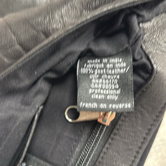 Deena & Ozzy Black Textured 100% Soft Goat Leather Foldover Clutch w/Wrist Strap - Picture 6 of 9